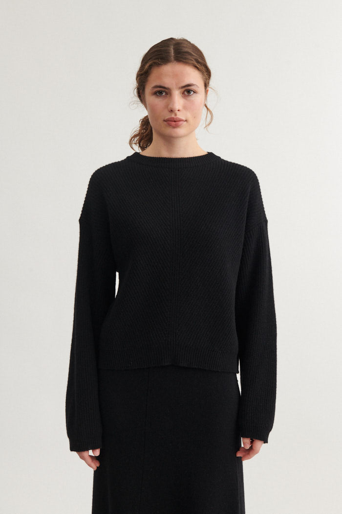 Basic Apparel Line O-Neck Sweaters 001 Black